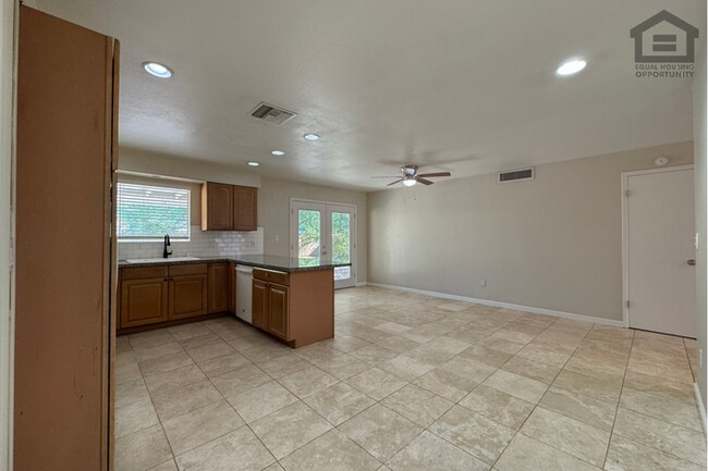 Building Photo - 3Bed/2Bath House at Baseline Rd/Rural Rd! Ready for Immediate Move-In! – NO HOA!