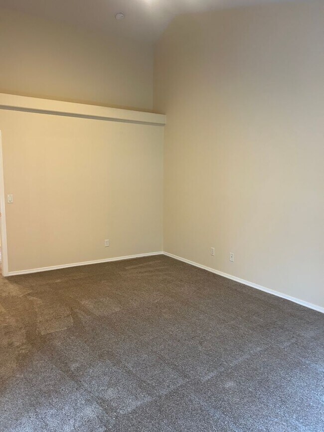 Building Photo - Beautiful Three Bedroom in Keizer