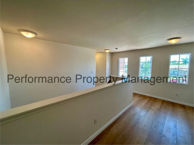 Building Photo - Stunning 5 Bed/3 Bath NW Bakersfield Home ...
