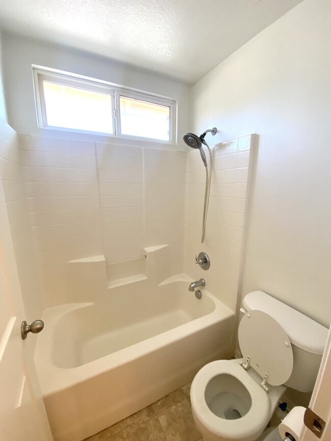 Building Photo - 1886 Spring White Rd