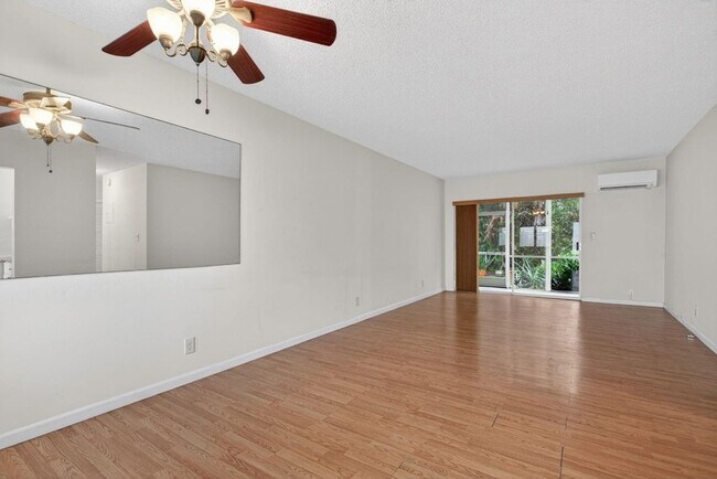 Building Photo - 2115 NE 42nd Ct