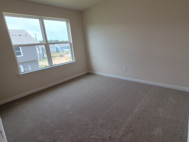 Building Photo - 8095 Logan Dr