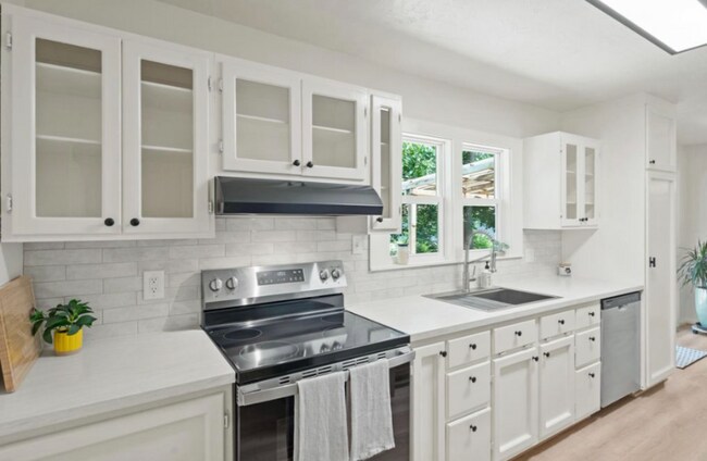 Building Photo - 3709 Evergreen Ln