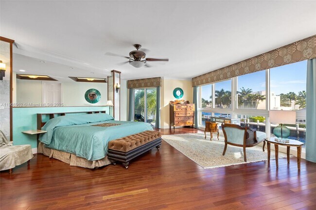 Building Photo - 70 Bay Colony Ln