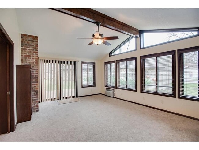 Building Photo - 1041 Zanzibar Ln N