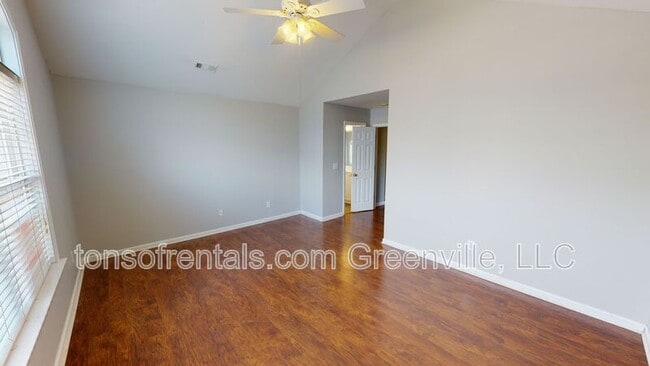 Building Photo - 524 Cliffview Ct