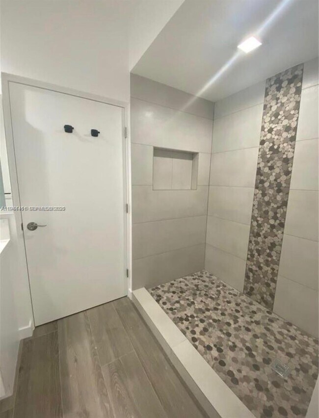 Building Photo - 3105 NE 184th St