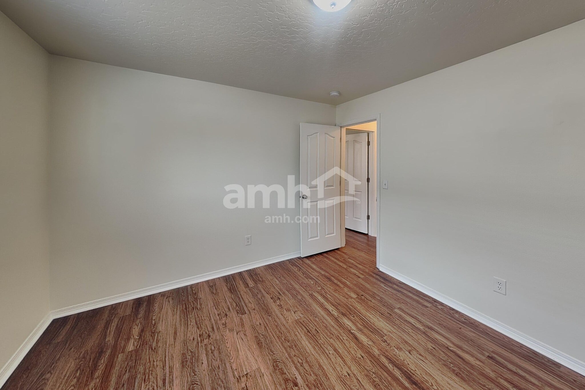 Building Photo - 40 N Amanda Dr
