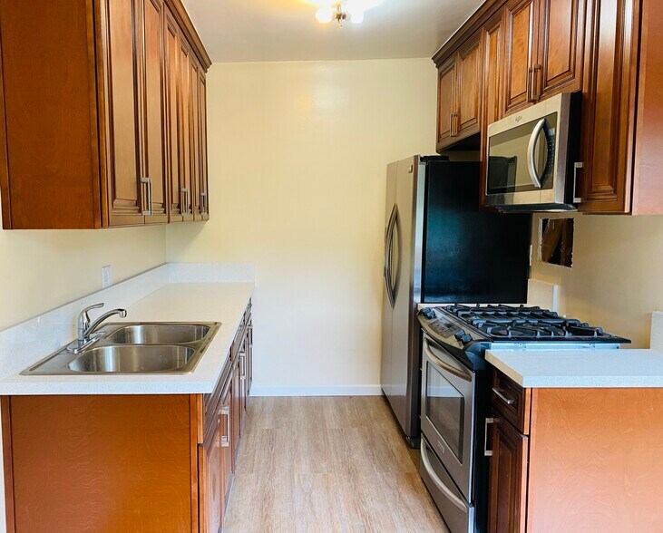 Building Photo - 3232 Estara Ave