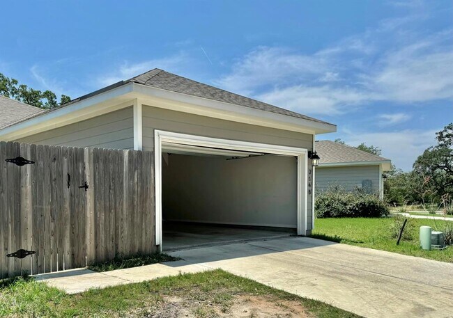 Building Photo - 2148 Pecan Island Dr