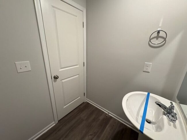 Building Photo - Charming 3-Bedroom Home with Convenient Lo...