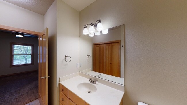 Building Photo - Cute Condo w/Security Access & Garage - Pets are Allowed