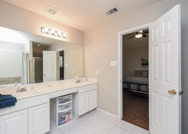 Building Photo - 7210 Foxwood Fair Ln