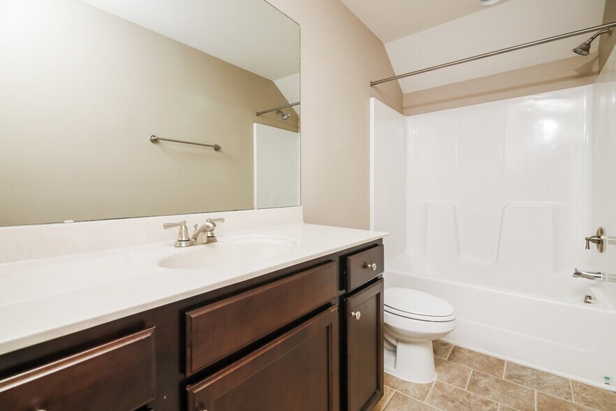 Building Photo - 3016 Watsonia Dr