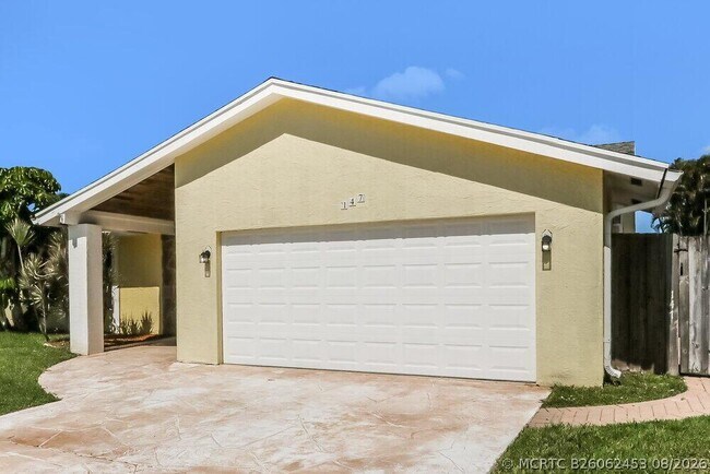Building Photo - 147 Viscaya Ave