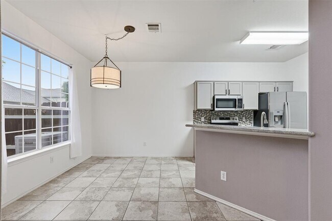 Building Photo - 2632 Century Park Blvd