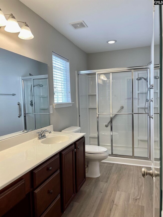 Building Photo - 1027 Glencroft Dr