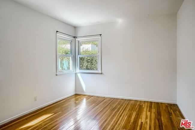 Building Photo - 2356 Pelham Ave