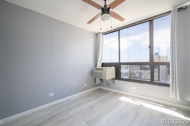 Building Photo - $3,500 / 2br - 896ft2 - Renovated and Modern 2BR/2BA/1PKG unit in the Royal Capito