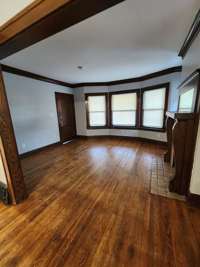 Building Photo - Kendall2550