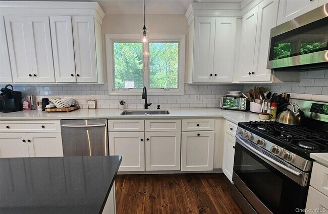 Building Photo - 11 John St