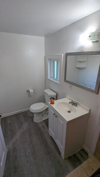 Building Photo - 655 W Beverly Dr