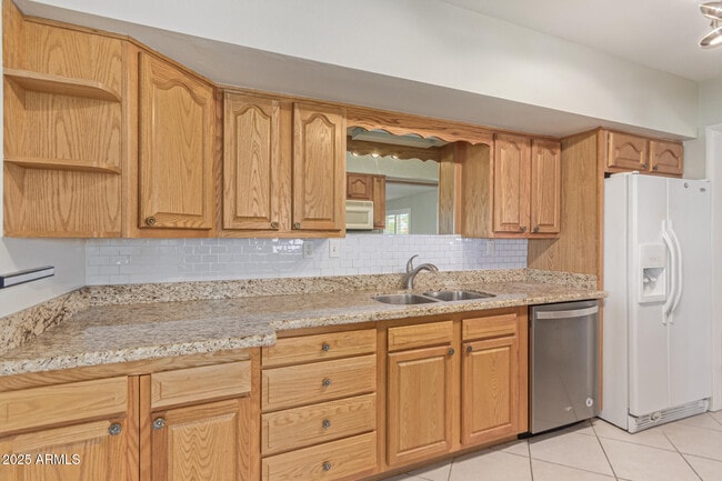 Building Photo - 12640 N Pebble Beach Dr