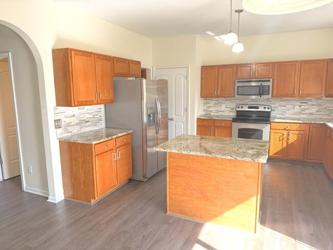Building Photo - 33213 Saddleback Dr
