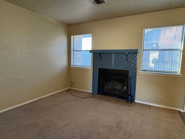 Building Photo - 2704 NW Friar Tuck Ln