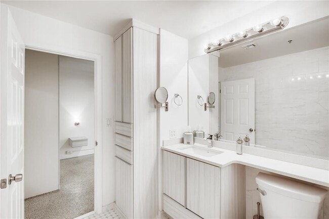 Building Photo - 710 Colorado St