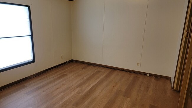 Building Photo - 2201 SE 126th St