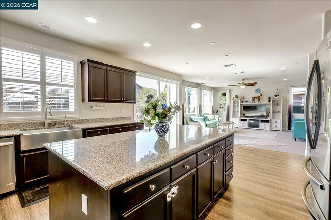 Building Photo - 582 Mandevilla Dr