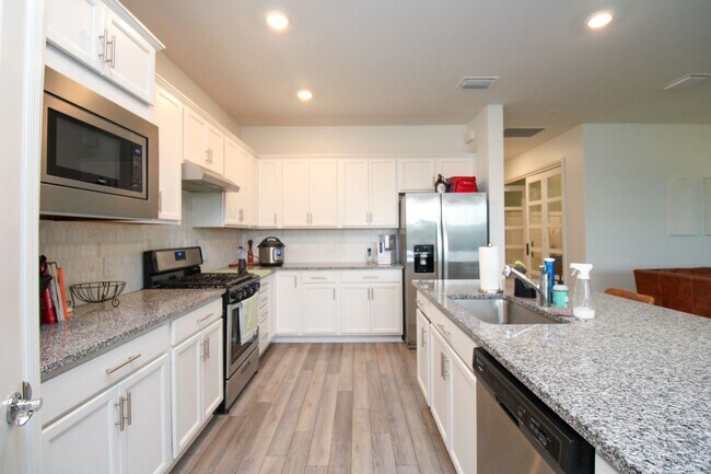 Building Photo - ** STUNNING 2012 NEW CONSTRUCTION 3/2 HOME...