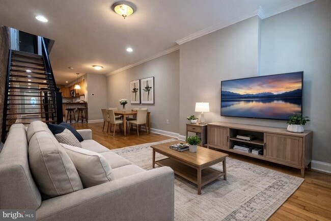 Building Photo - 1122 W Hamburg St