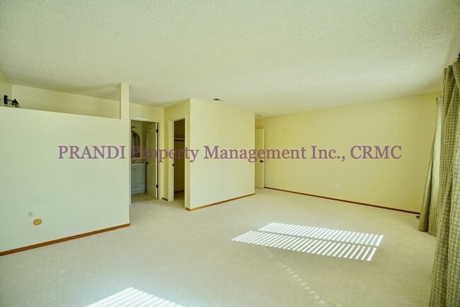 Building Photo - Spacious San Marin Home with Pool!