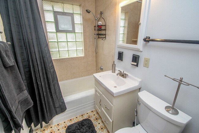 Updated Bathroom - 1700 E Menlo Blvd