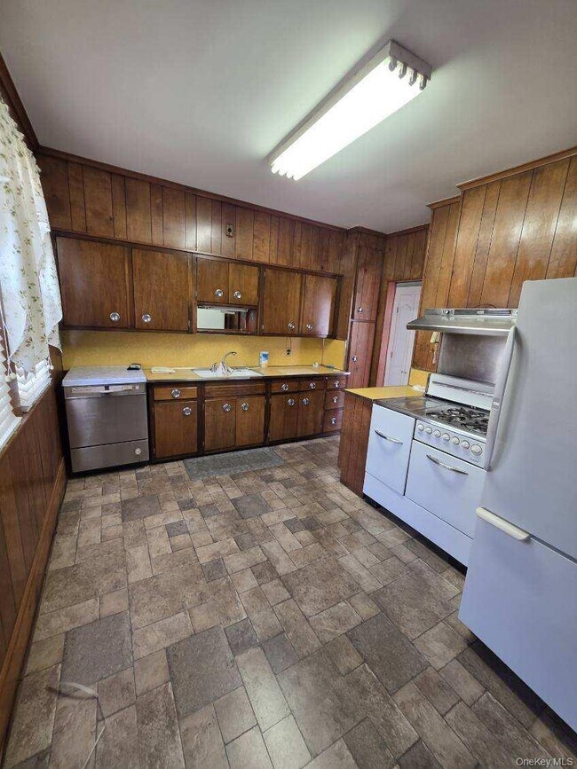 Building Photo - 69-35 Hessler Ave