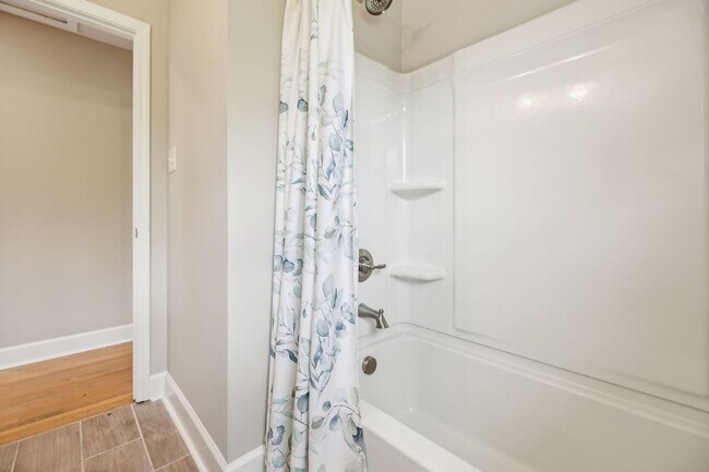Building Photo - Sango Beauty With Finished Basement!