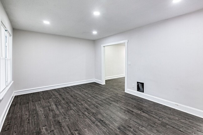 Building Photo - 3 bedroom, 1 bathroom home in City of Wilmington
