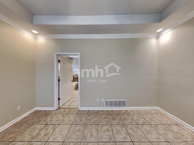Building Photo - 9846 Alexanders Ridge Dr