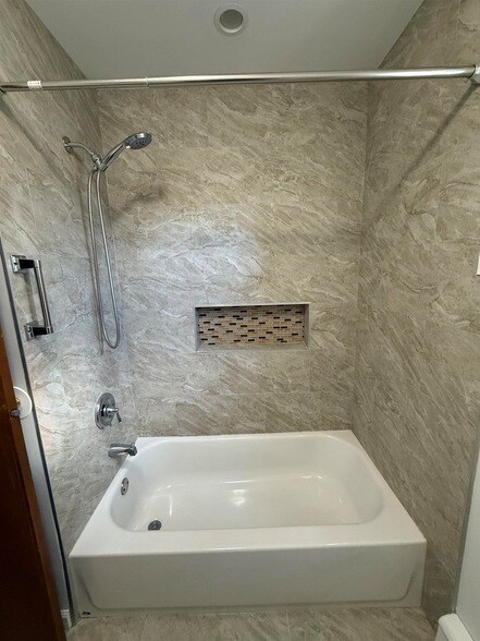 Building Photo - 115 McAdoo Ave