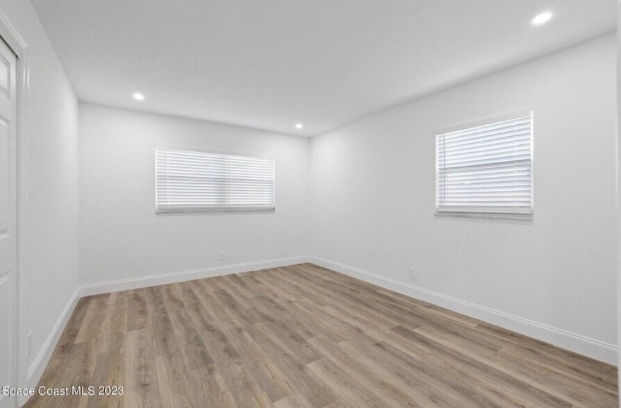 Building Photo - 415 North Shore Dr