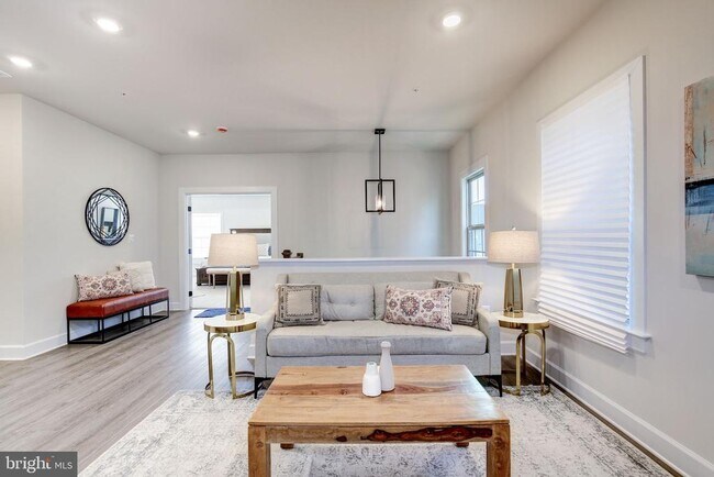 Building Photo - 6547 Clubhouse Dr