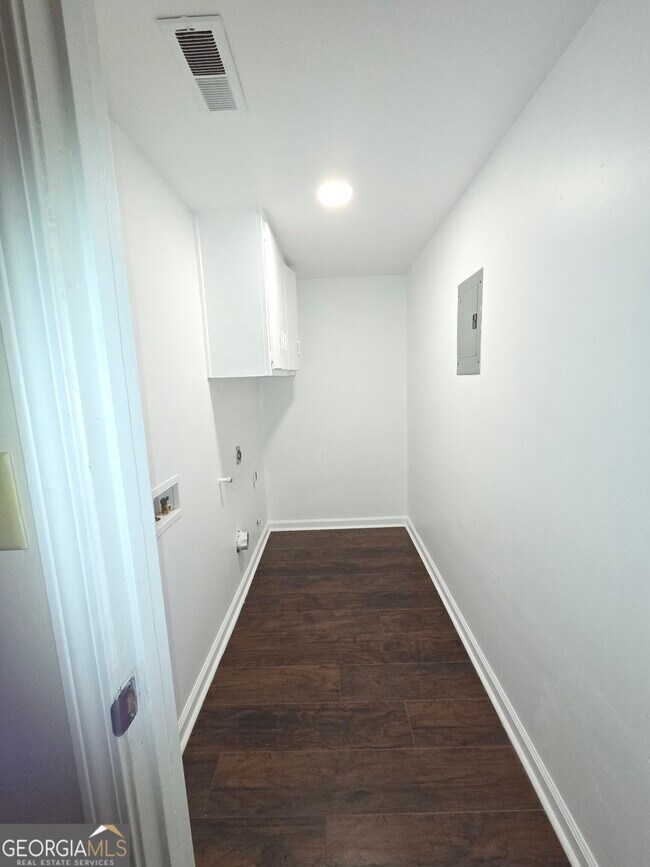 Building Photo - 140 Hunters Ln