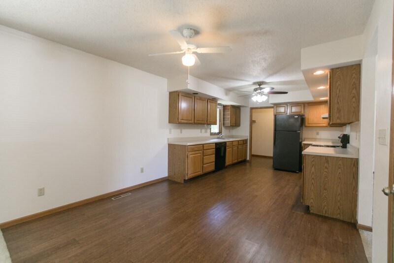 KITCHEN - 1102 S Garden Ct