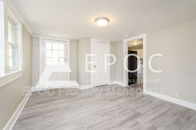 Building Photo - 2409 Waterbury St