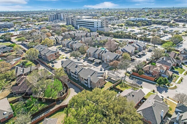 Building Photo - 1700 Amelia Ct