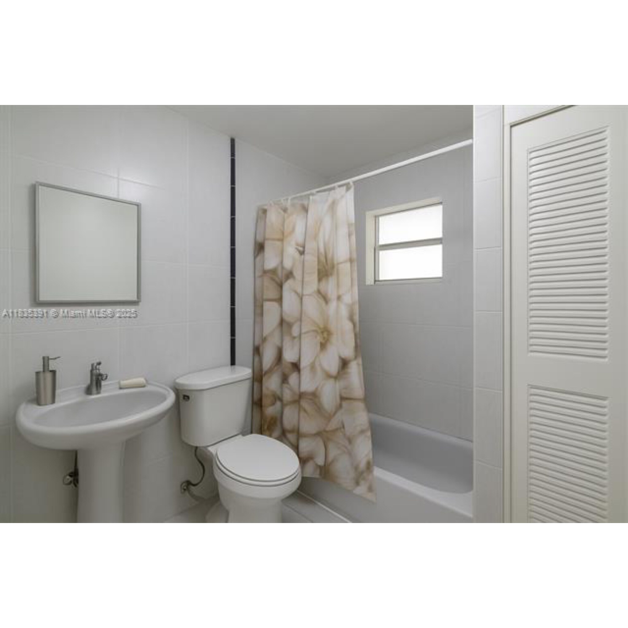 Building Photo - 3925 SW 88th Pl
