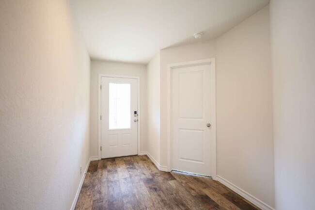 Building Photo - "Charming 4-Bed Sanctuary in San Antonio –...