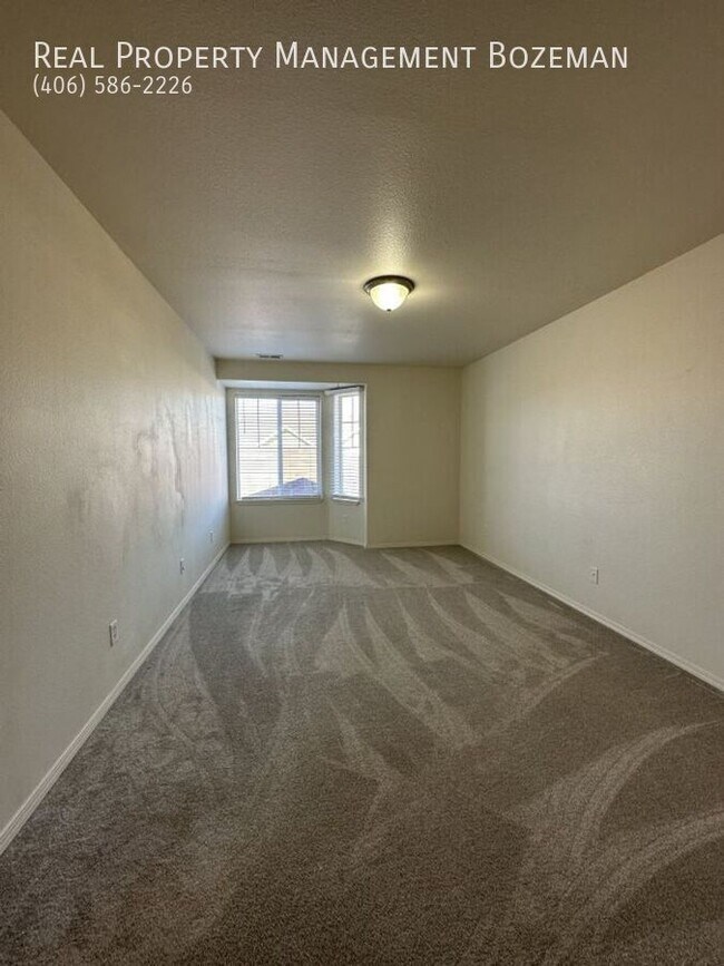 Building Photo - 1112 Longbow Ln